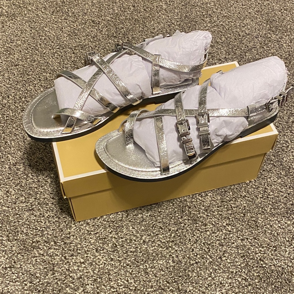 Michael Kors Darrington Flat Metallic Leather Strappy Sandals in 8.5
